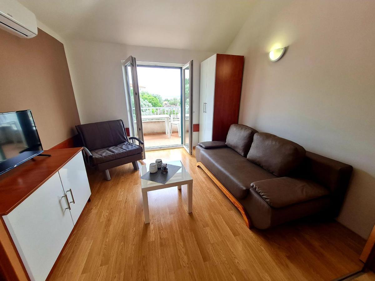 Vila Maslina Apartments Mit Pool Und Garten Nahe Am Strand Tucepi Ngoại thất bức ảnh
