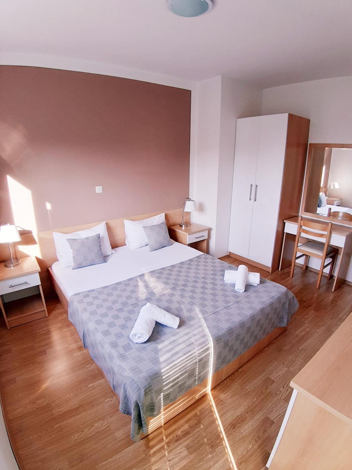 Vila Maslina Apartments Mit Pool Und Garten Nahe Am Strand Tucepi Phòng bức ảnh