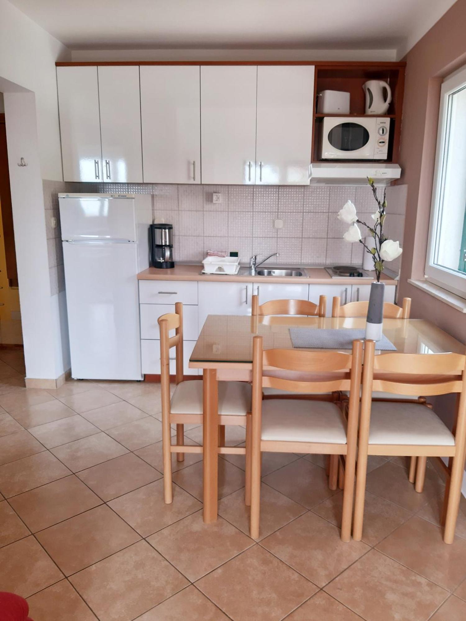 Vila Maslina Apartments Mit Pool Und Garten Nahe Am Strand Tucepi Phòng bức ảnh