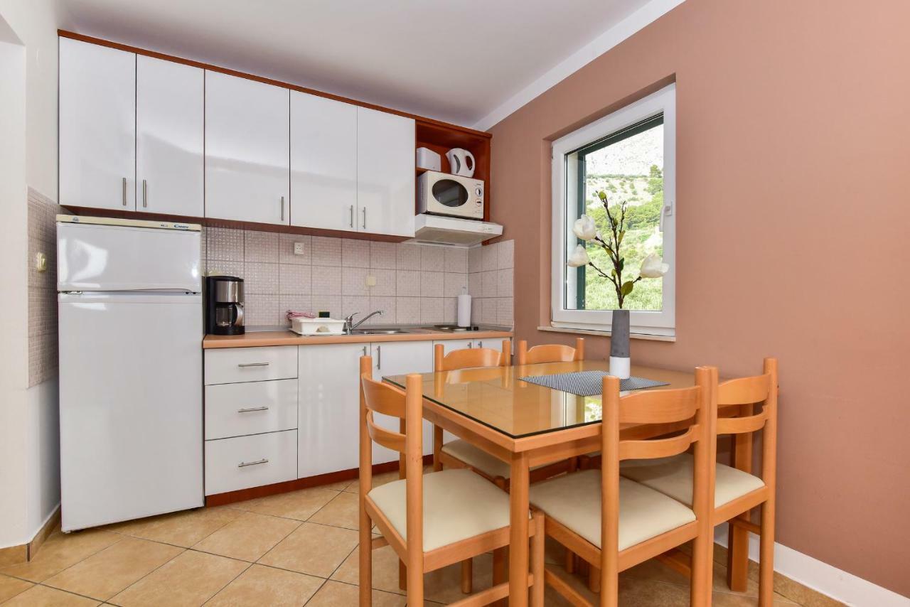 Vila Maslina Apartments Mit Pool Und Garten Nahe Am Strand Tucepi Ngoại thất bức ảnh